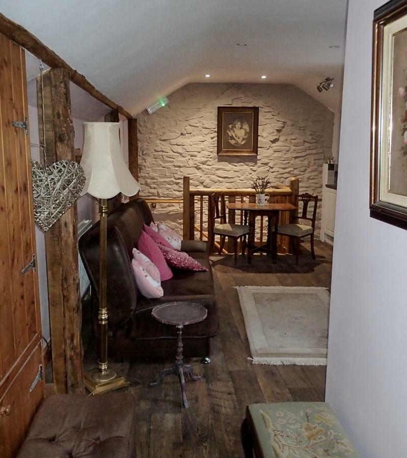 Brecon Boutique Breaks River Run Apartment *