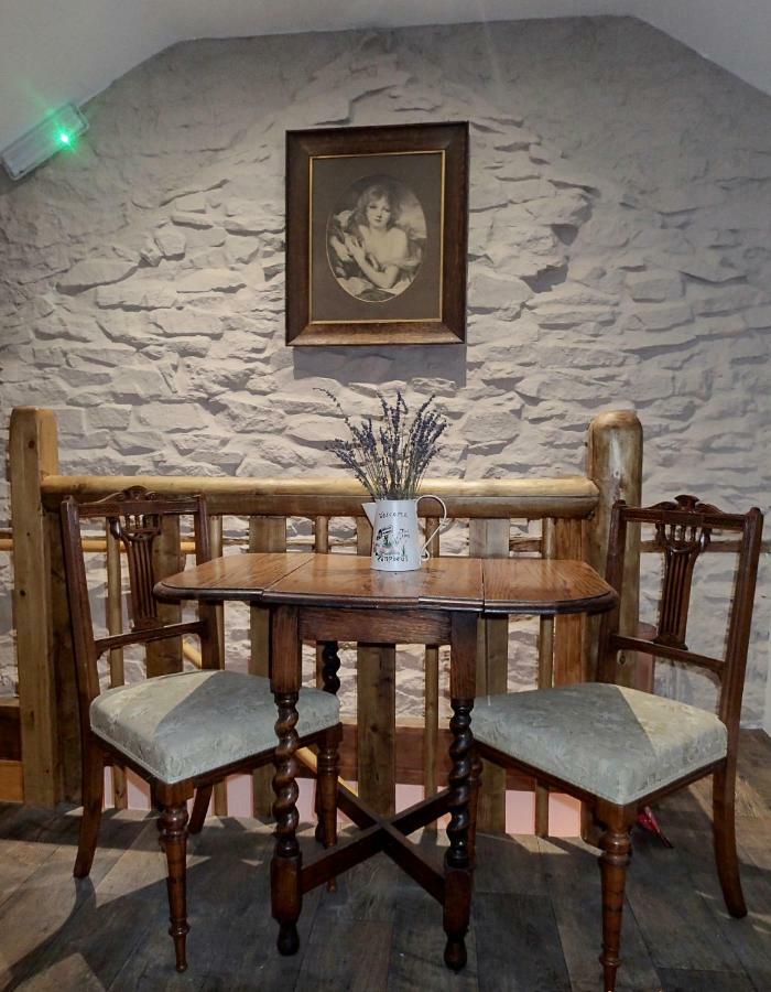 Brecon Boutique Breaks River Run Apartment *